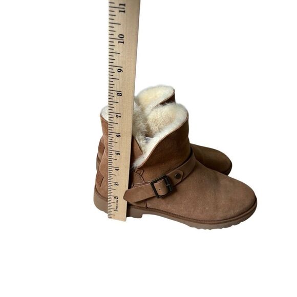 UGG Romely Short Buckle Suede Boots size 8 Tan Pull On Chestnut Sheepskin - Picture 12 of 13